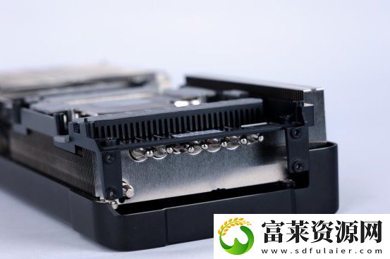 支持DLSS4