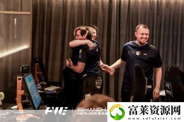 暴躁老外玩csgo
