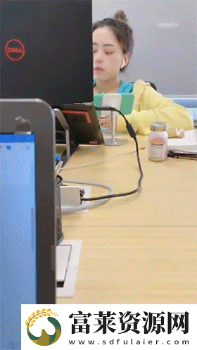 女大学生最会整活