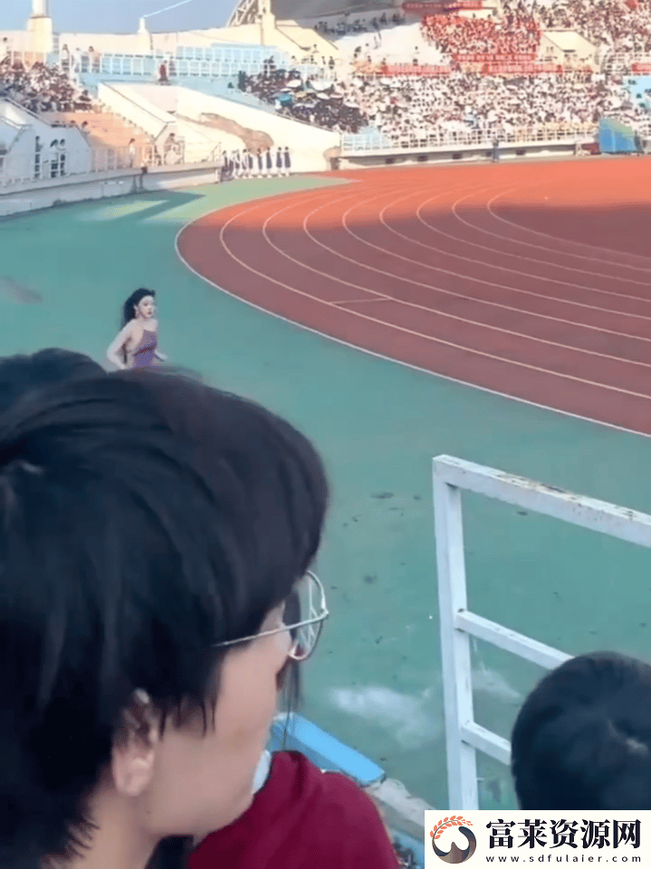 女大学生最会整活