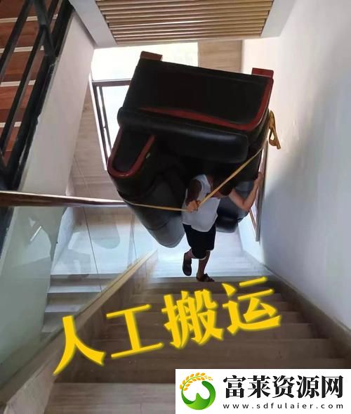 搬家工人当着老公的面