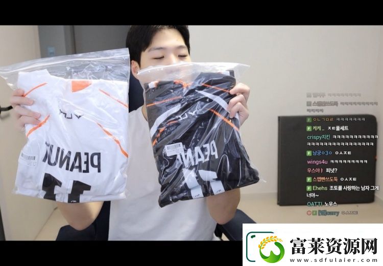 小花生粉头！Smeb试穿HLE.Peanut的队服