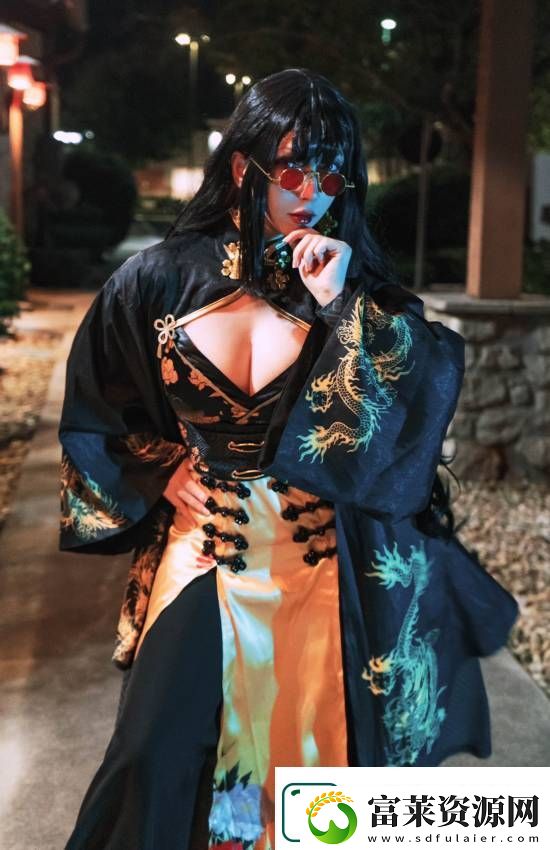 国外美女推主认证漫威争锋匕首体模