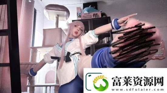 国外美女推主认证漫威争锋匕首体模
