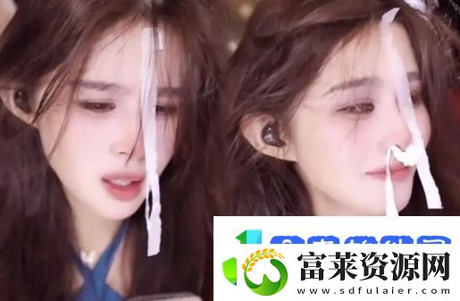 美女主播直播间展示演技