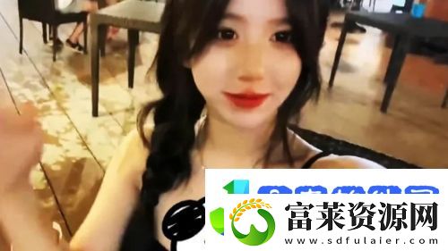 美女主播泰国旅游开直播
