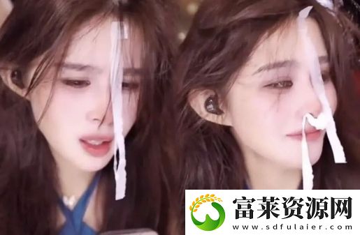 美女主播直播间展示演技