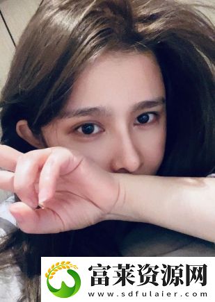 美女主播直播间展示演技