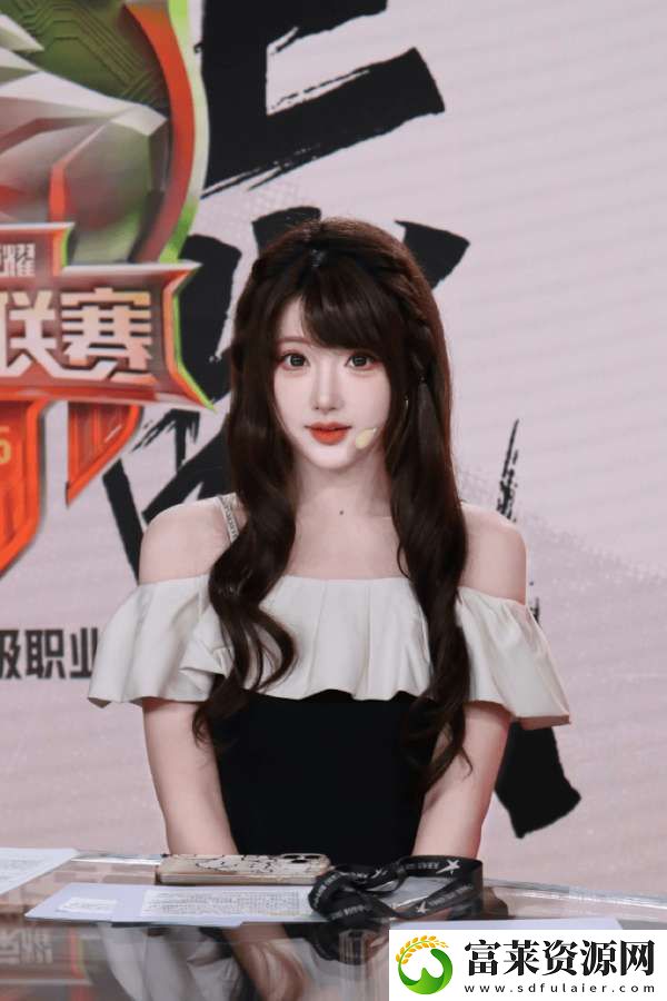琪琪发布K甲解说席自拍并配文