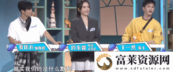 英雄联盟官方美女解说余霜登央视
