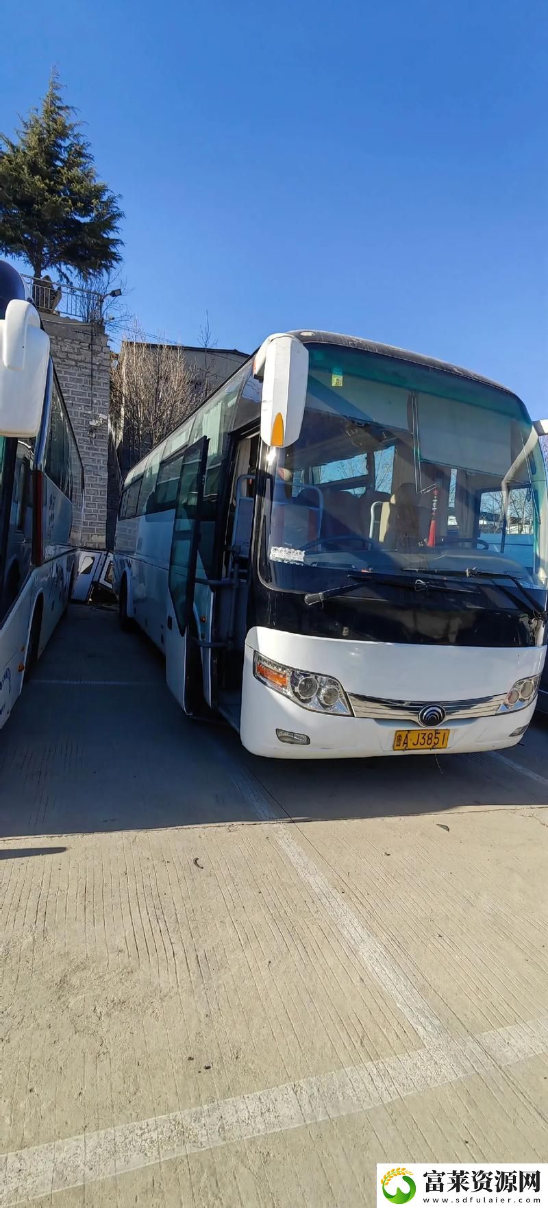 探索人性与哲理的深邃之旅——“大巴车轮轩最经典十句话”的启示