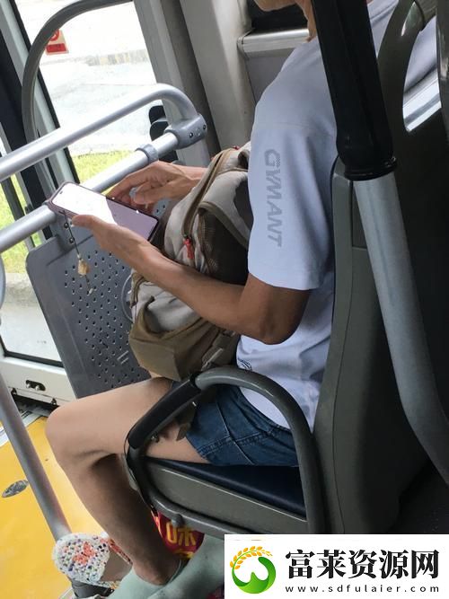公交车上一路被C