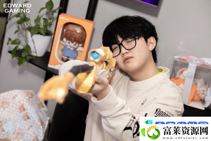 EDG发布ZmjjKK生日会返图