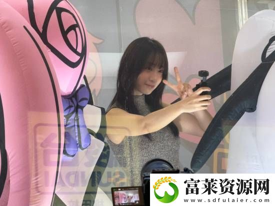 伊织萌妮姬线下活动新图！修身长裙媚眼如丝软件教程玩法