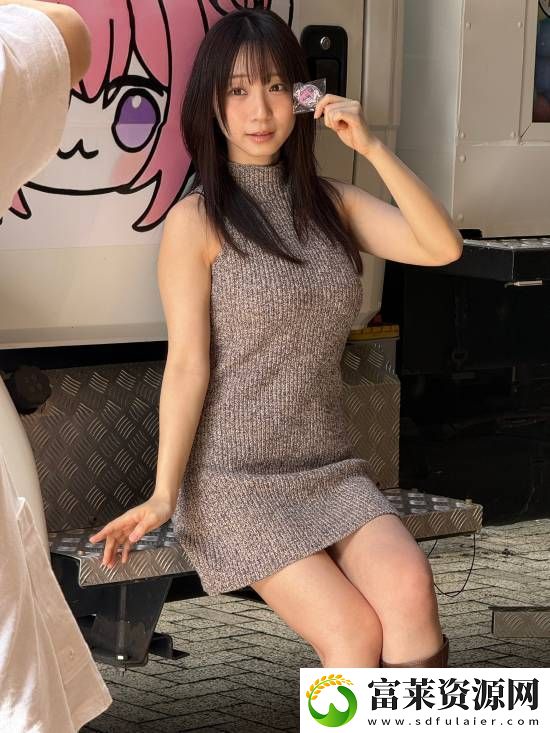 伊织萌妮姬线下活动新图！修身长裙媚眼如丝软件教程玩法