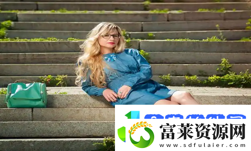 在姨母家的客厅中字